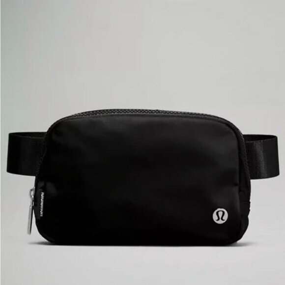 Lululemon Everywhere Belt Bag "Black" 1L Bag New With Tags - Picture 1 of 11